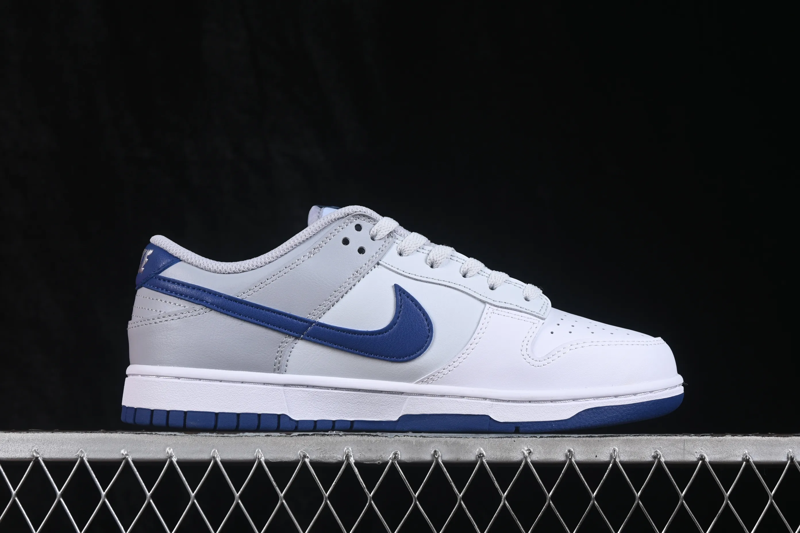 All categories Nk SB Dunk series Nk SB Dunk Low low-top sneakers Nike SB Dunk Low white gray blue low-top casual sneakers HF5441-118